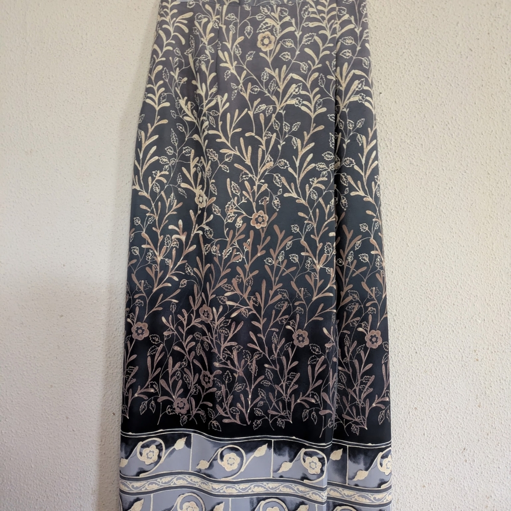 Elegant Black and Cream Floral Ombre Maxi Skirt